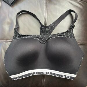 Victoria’s Secret Incredible Sports Bra, size 34DDD.